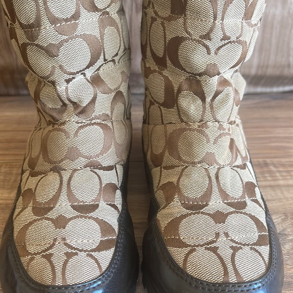 Pre-owned Coach Women Size 7B Joyous Signature Brown Fur Cuff Winter Boots - Picture 9 of 11